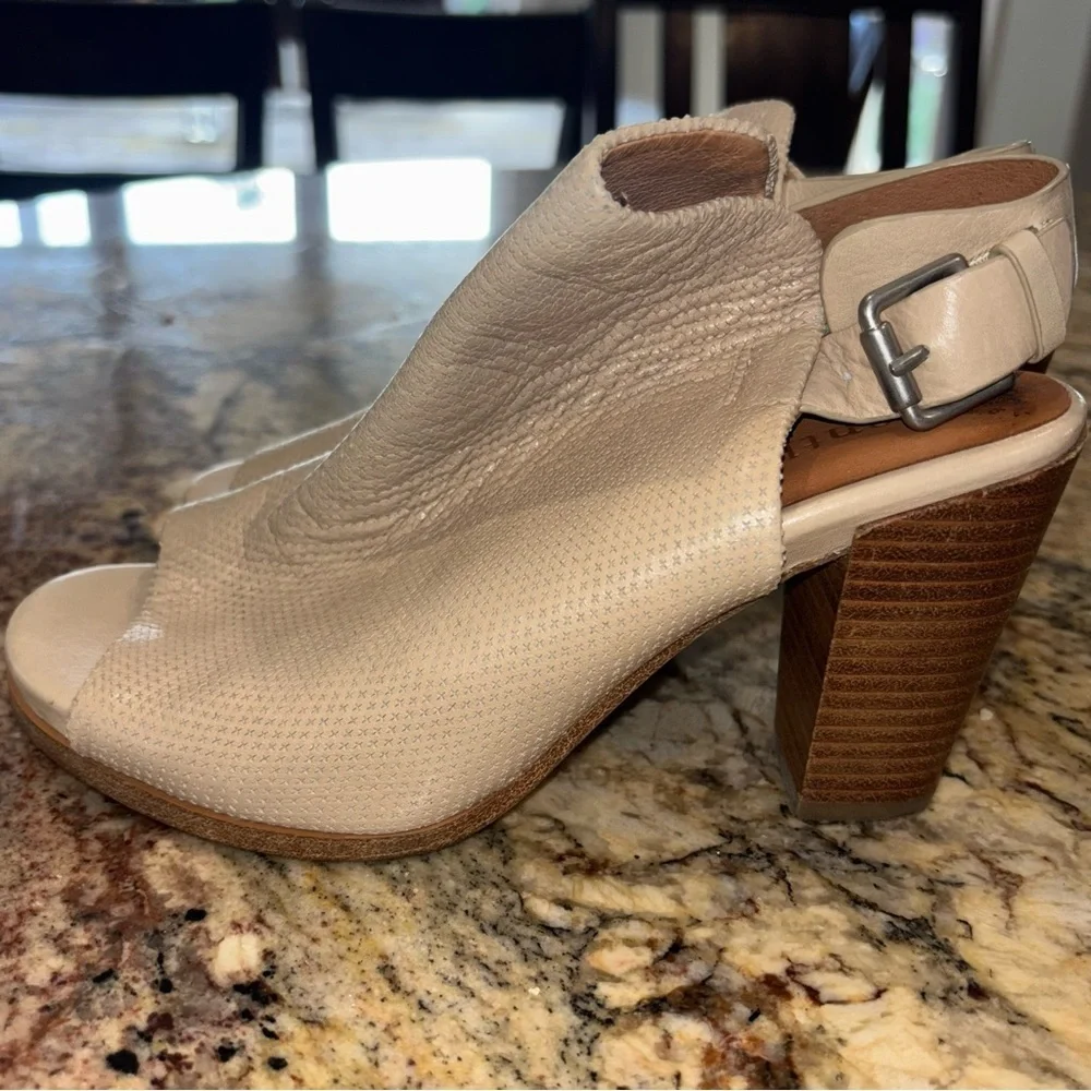 Gentle Souls Cream Peep-Toe Block Heels - Picture 5 of 8